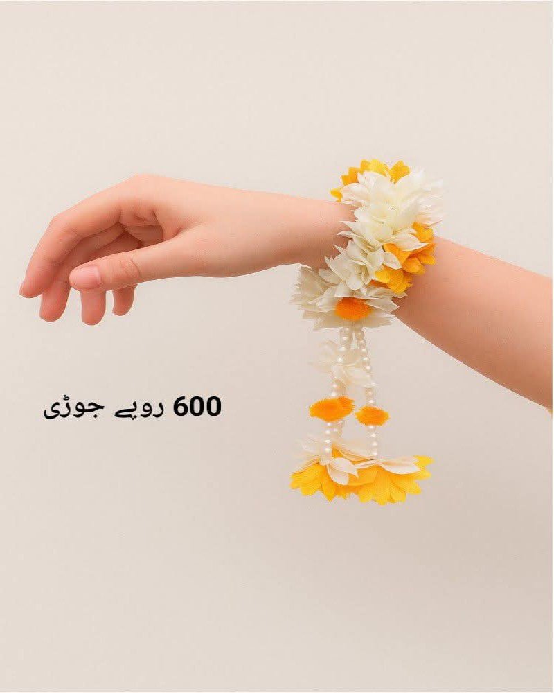 Red & White Gajray for Hands - Lushwa