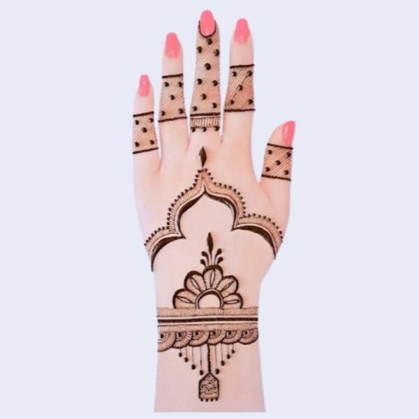 Image of Arabic Mehndi Design made on girls hand